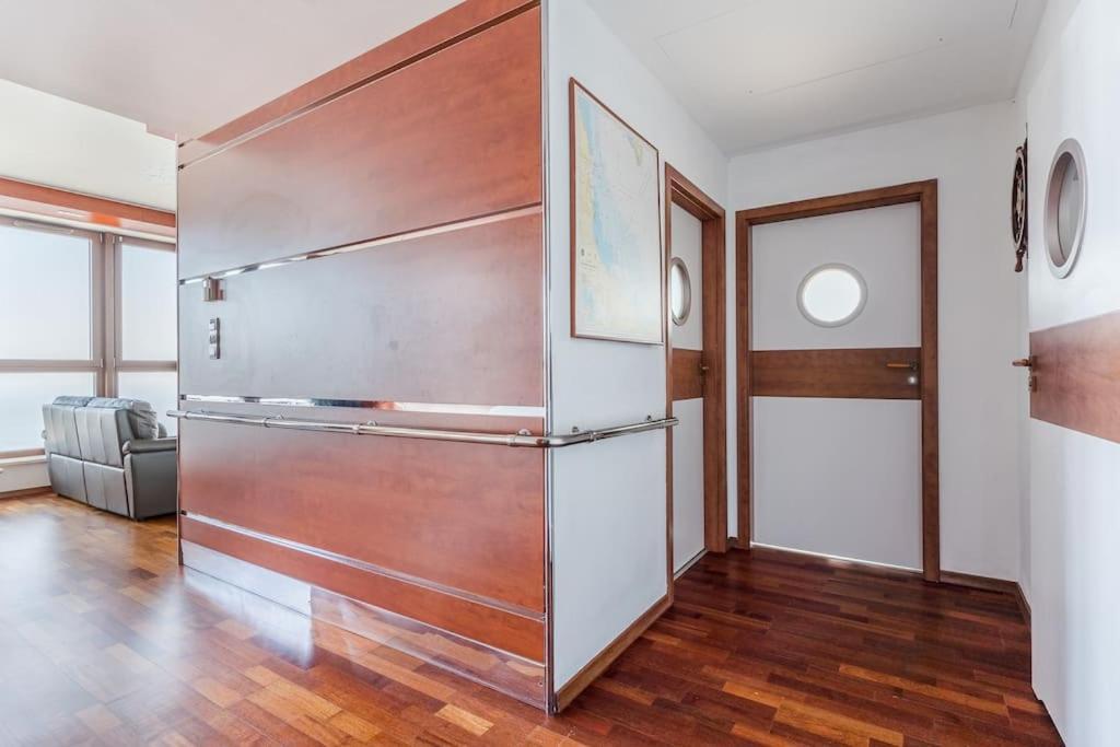 Golden Apartments An Hryniewickiego 6A กดิเนีย ภายนอก รูปภาพ