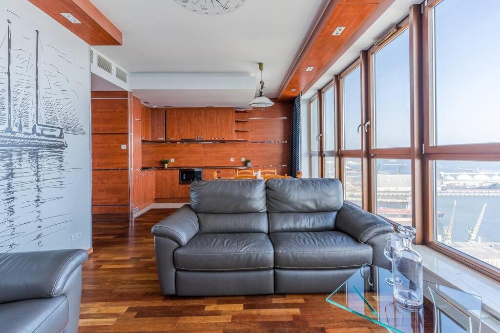 Golden Apartments An Hryniewickiego 6A กดิเนีย ภายนอก รูปภาพ