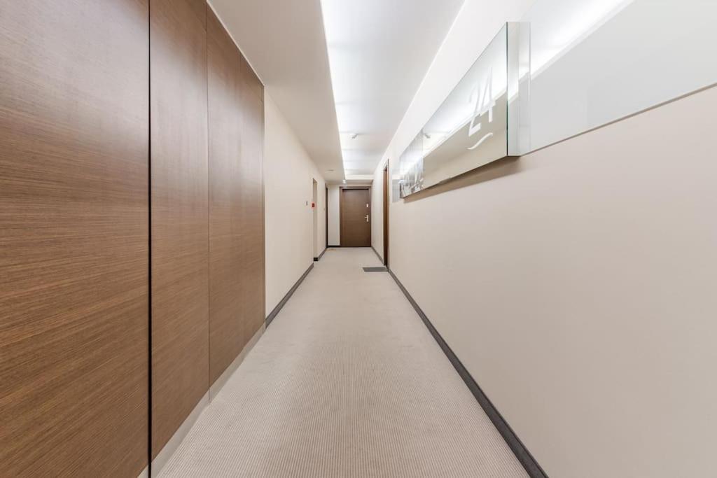 Golden Apartments An Hryniewickiego 6A กดิเนีย ภายนอก รูปภาพ
