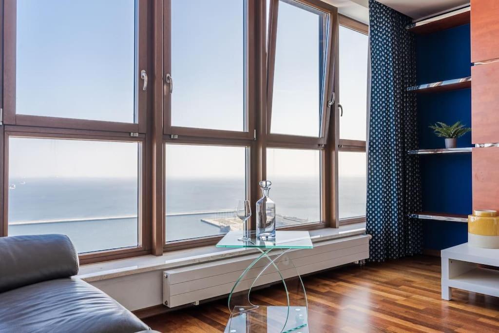 Golden Apartments An Hryniewickiego 6A กดิเนีย ภายนอก รูปภาพ