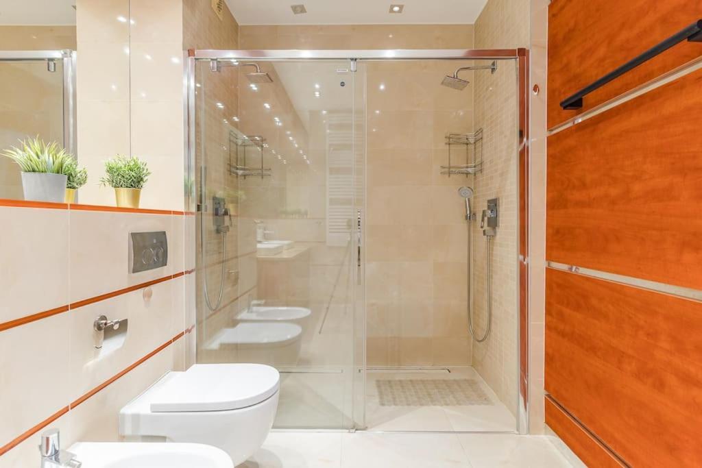 Golden Apartments An Hryniewickiego 6A กดิเนีย ภายนอก รูปภาพ