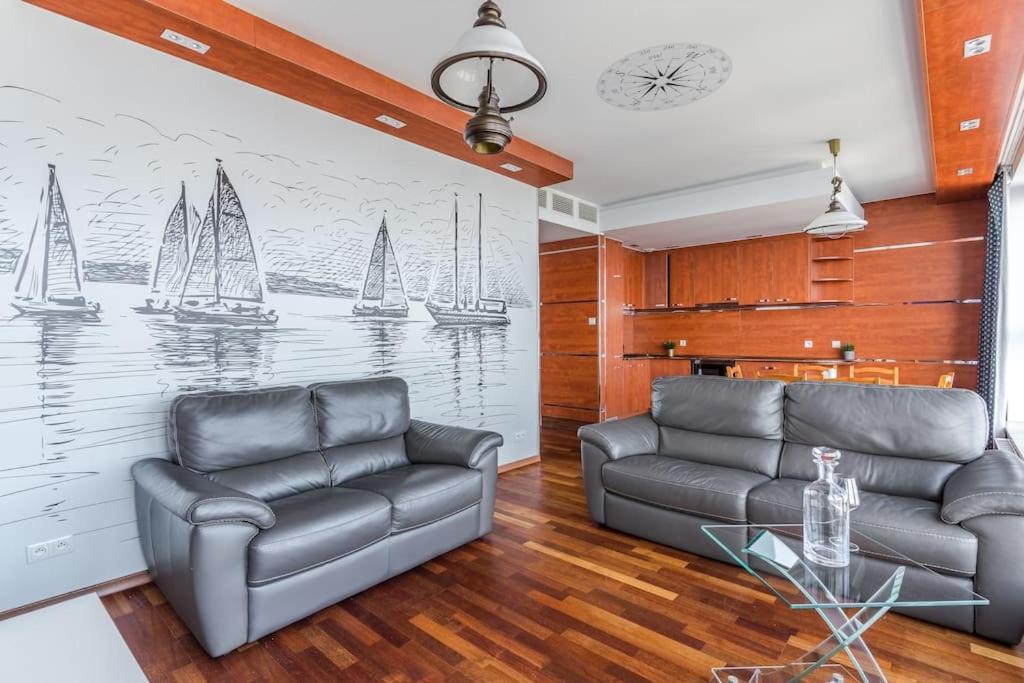 Golden Apartments An Hryniewickiego 6A กดิเนีย ภายนอก รูปภาพ