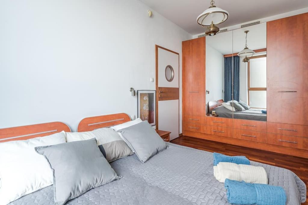 Golden Apartments An Hryniewickiego 6A กดิเนีย ภายนอก รูปภาพ