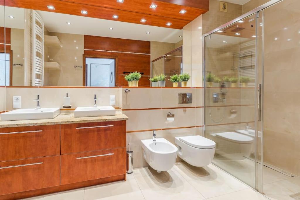 Golden Apartments An Hryniewickiego 6A กดิเนีย ภายนอก รูปภาพ