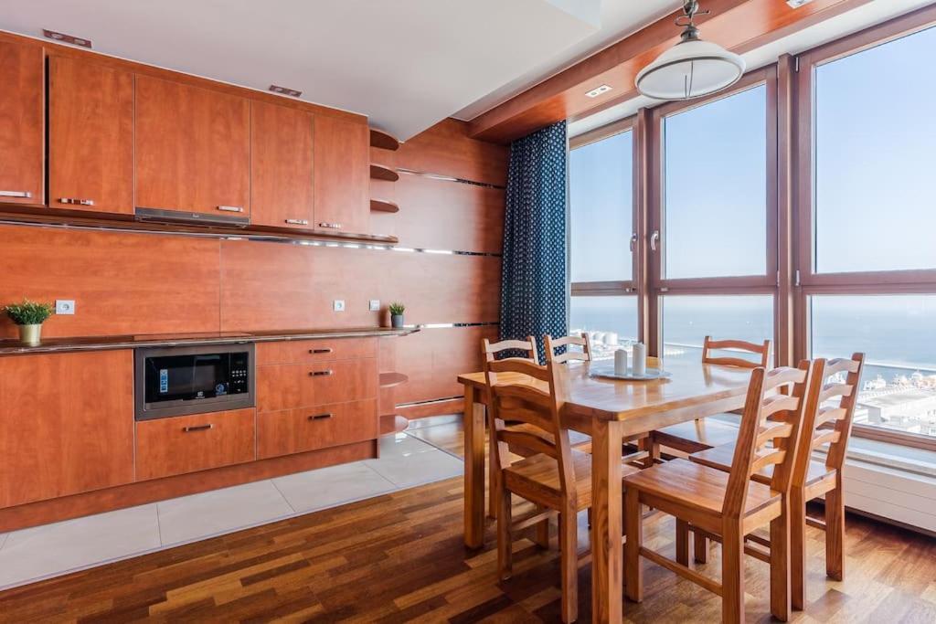Golden Apartments An Hryniewickiego 6A กดิเนีย ภายนอก รูปภาพ
